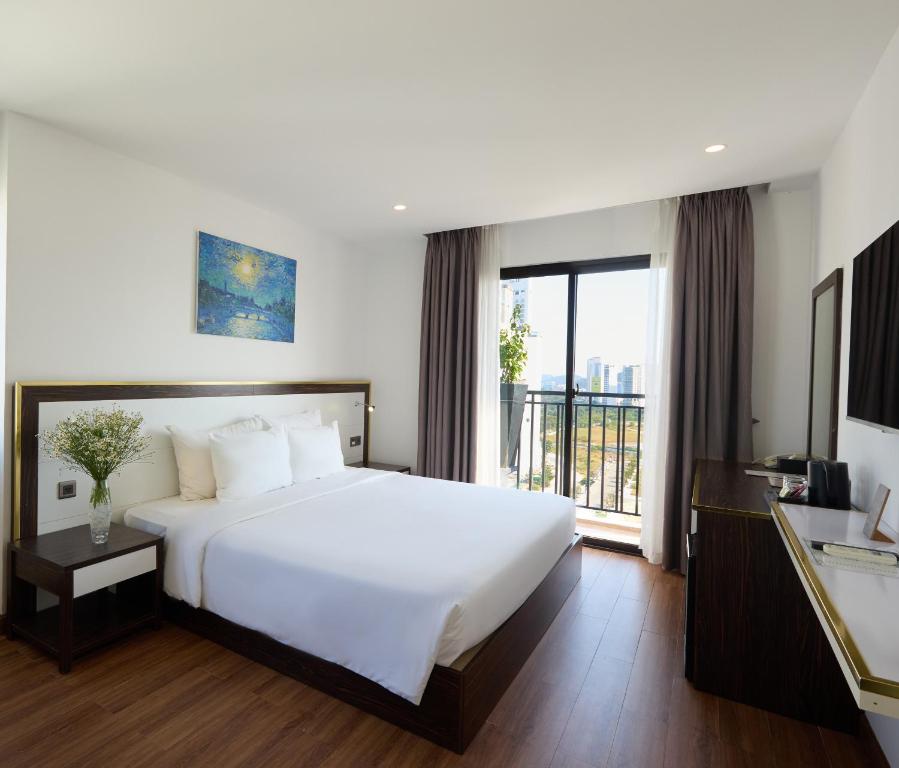 Executive Double Room with Mountain View and Bathtub