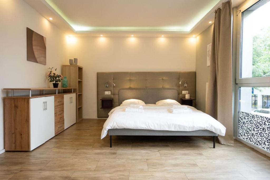Studio with Queen-Size Bed K4