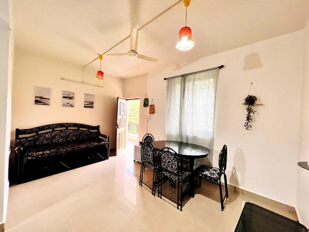 a bedroom with a bed and a table and chairs at A La Mer - Azul 2 in Varca