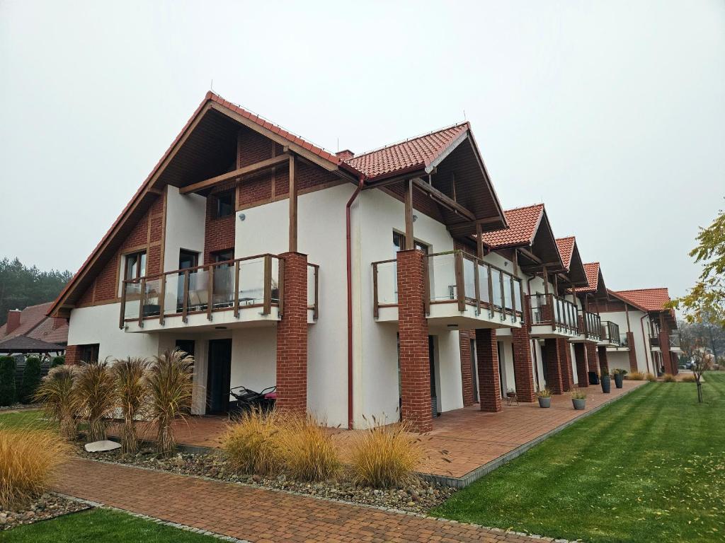 a building with a lot of balconies on it at Łebska Ostoja - Zacisze in Żarnowska