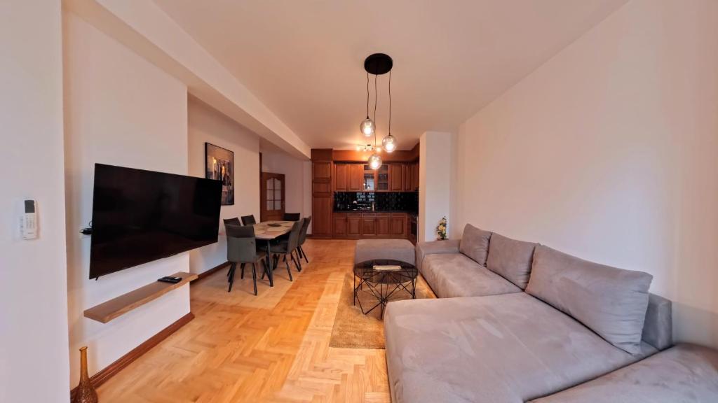 Apartmani Central 2 &amp; Free Parking 5