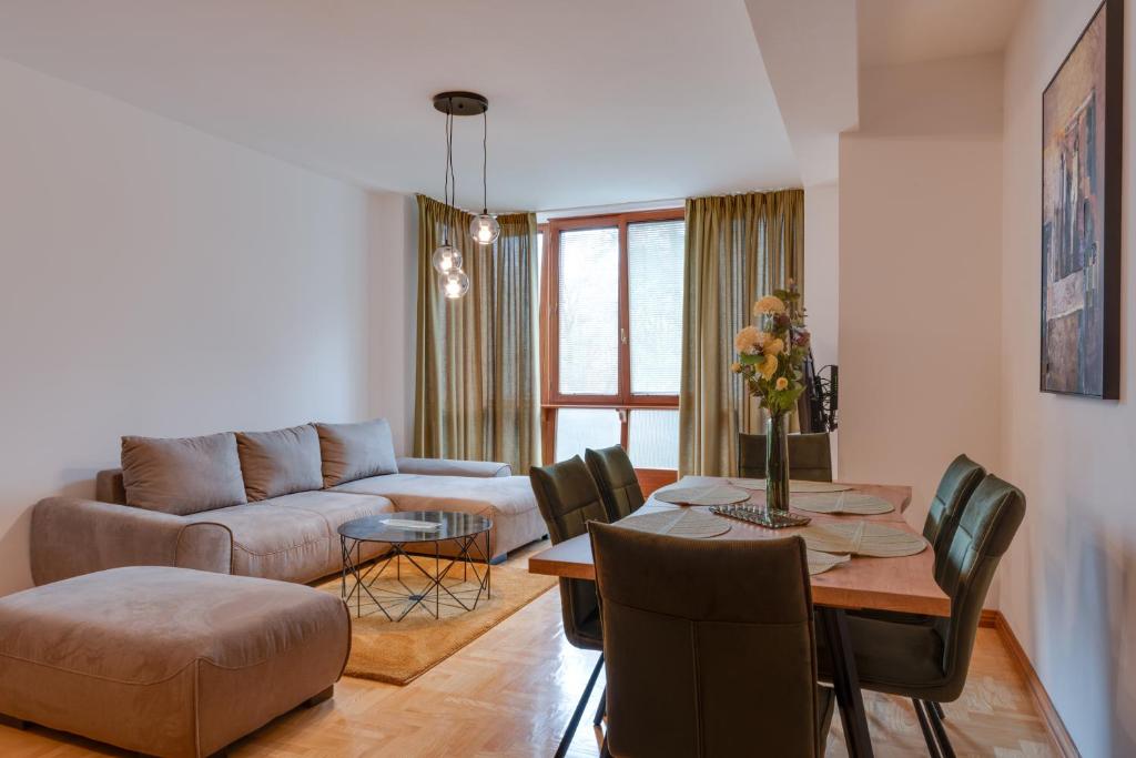 Apartmani Central 2 &amp; Free Parking 4