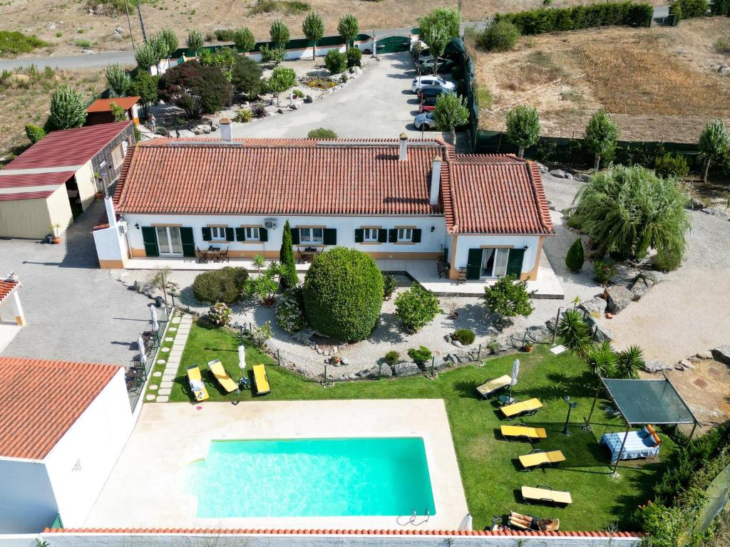 an aerial view of a house with a swimming pool at Quinta Sao Martinho in Reguengo Grande