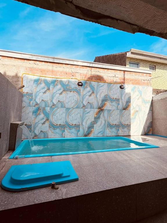 a swimming pool on the roof of a building at Lar da Dona Judite in Pontal do Paraná
