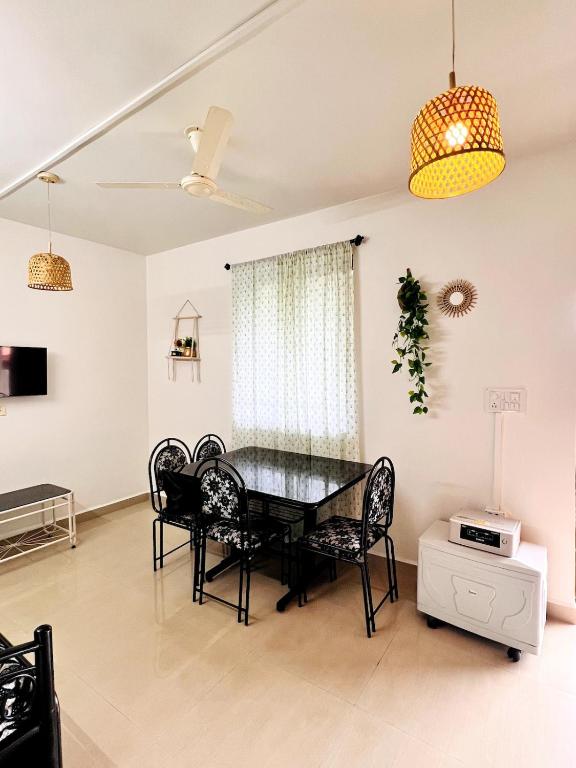 a dining room with a table and chairs at A La Mer - Solis 3 in Varca