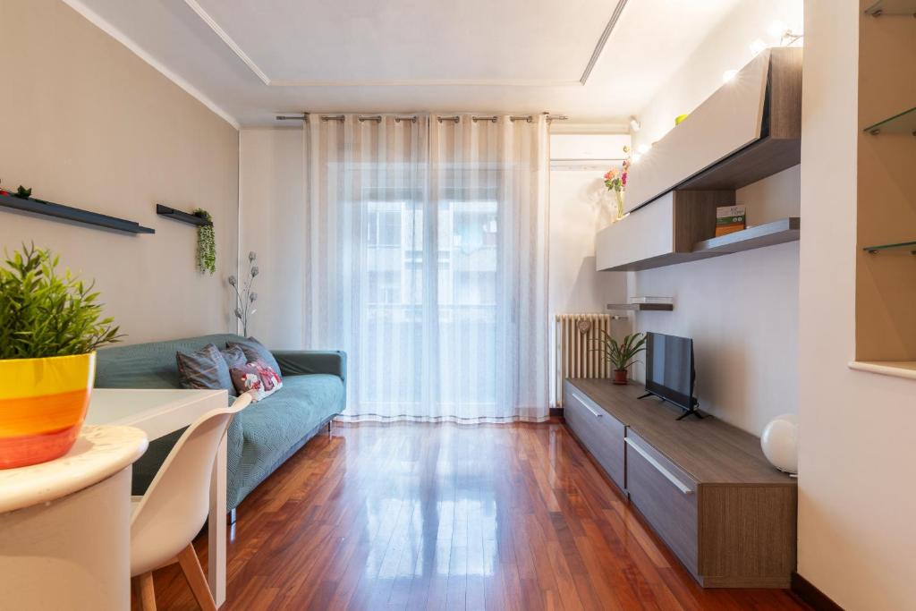Modern 2-bed Apt Workspace - AC - Largo Dominioni - Casa Matildi