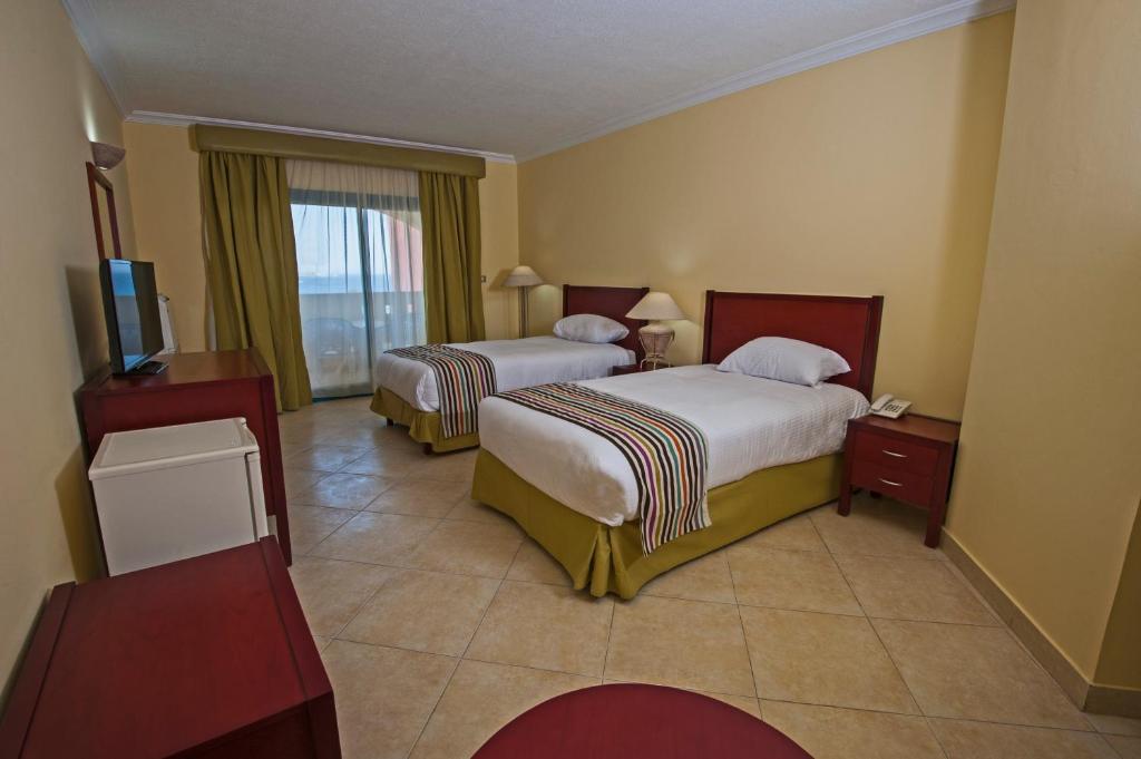 Postel nebo postele na pokoji v ubytování Sun & Sea Hotel and Aqua Park - Hurghada