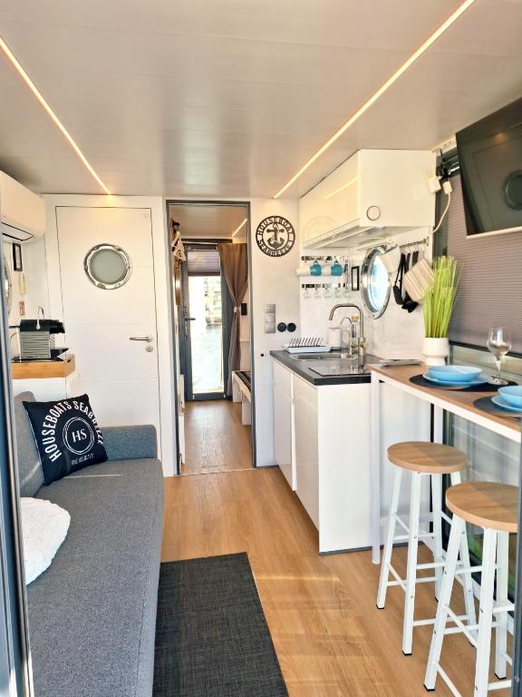 a kitchen and living room of a caravan at Houseboat Seabreeze in Alghero