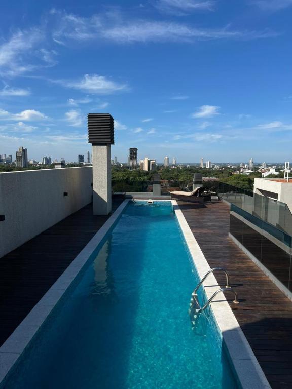 Piscina a Tiana Tower o a prop