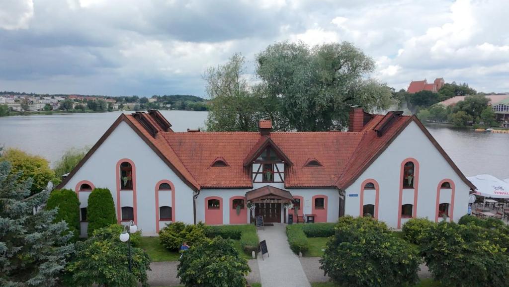 Utsikt mot elv nær vertshuset