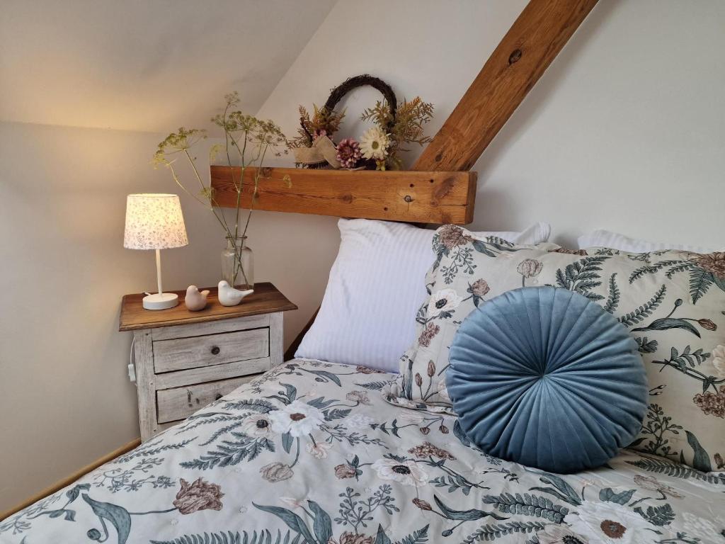 a bedroom with a bed with a blue pillow on it at Mazurski Apartament in Snopki