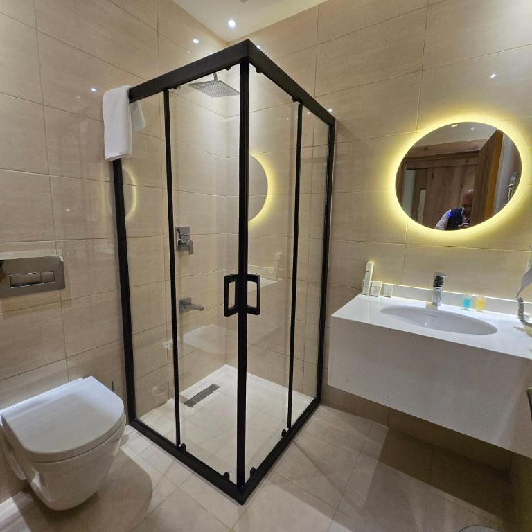 BAZ Hotel Airport Road - Camera Quadrupla Economy Con Bagno In Comune