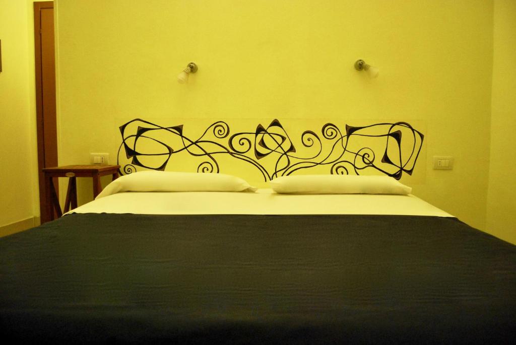 Postel nebo postele na pokoji v ubytování AlbergoTeatro