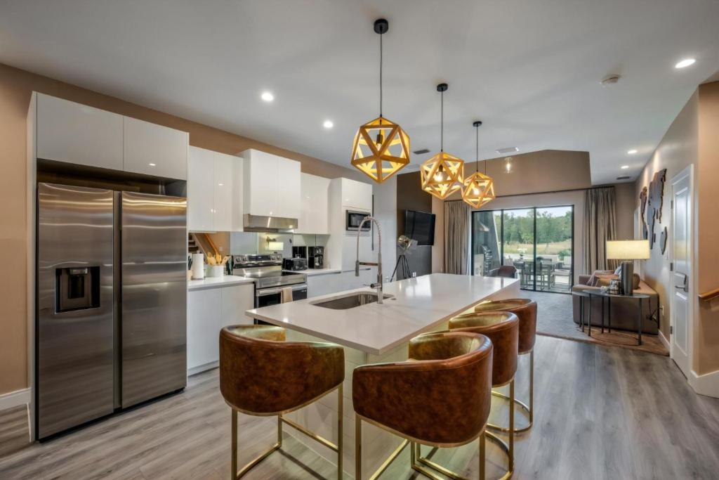 Stylish Townhouse Near Disney For Families, Kissimmee (updated prices 2026)