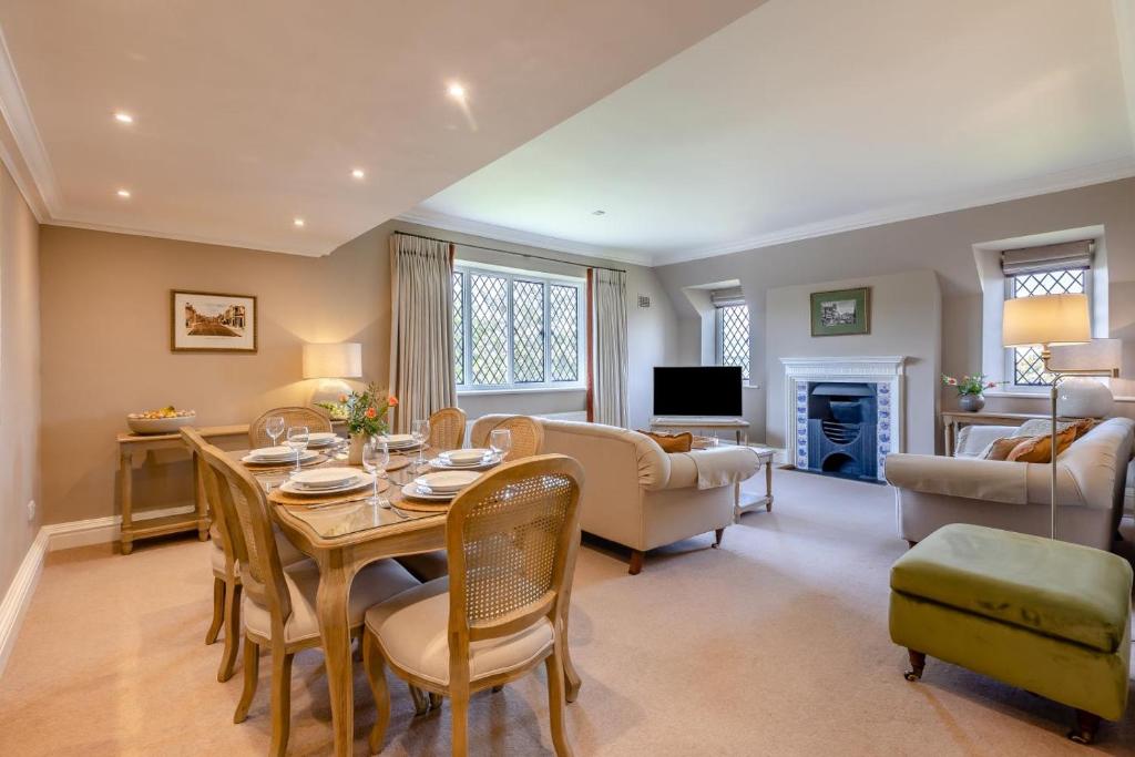 a living room with a table and chairs and a couch at 2 Bed in Ludlow oc-p31882 in Ludlow