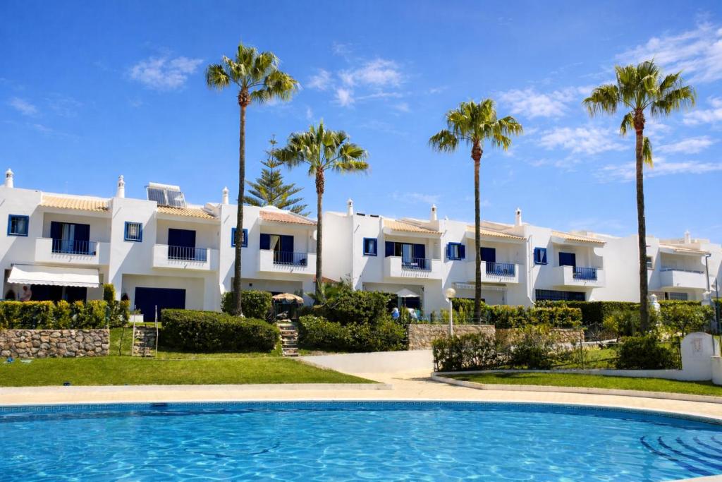 a resort with a swimming pool and palm trees at Jardim da Oura - Shared Pool - 6 Guests - Albufeira in Albufeira