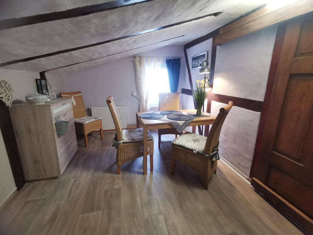 a dining room with a table and chairs at Tweet Tohuus in Feldberg