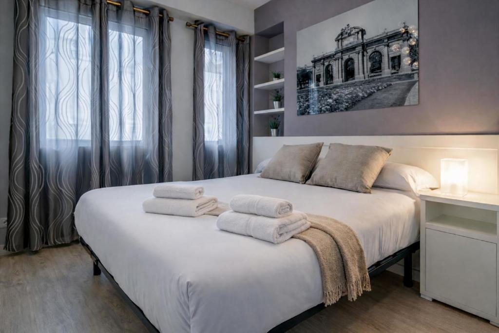 Apartamento Plaza de Castilla II - Urbano con Estilo y Funcional