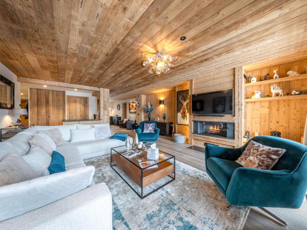 Appartement de luxe avec cheminée, balcon et services inclus, au pied de la forêt de Bellevarde