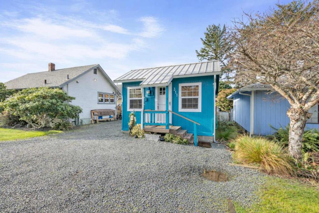 a blue house and a white house at Easy Street Cottage in Rockaway Beach
