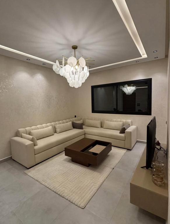 a living room with a couch and a tv at You apparemment in Tangier