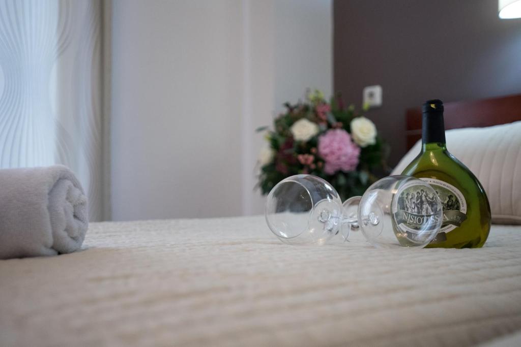 Postel nebo postele na pokoji v ubytování Epidavros Hotel