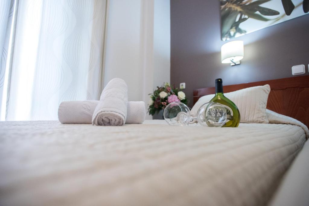 Postel nebo postele na pokoji v ubytování Epidavros Hotel