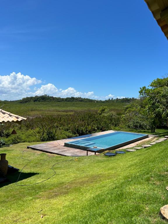 a swimming pool in the middle of a yard at Tupinambá Pousada e Hostel in Caraíva