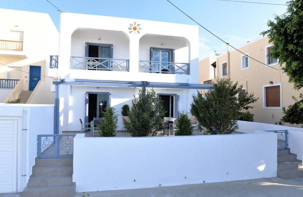 Proteus Elegant apartment in Adamas