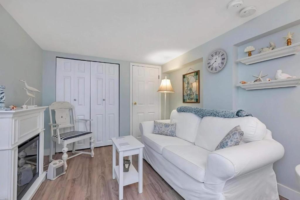 Quaint 1 bedroom lower suite in Victoria, BC - Housity