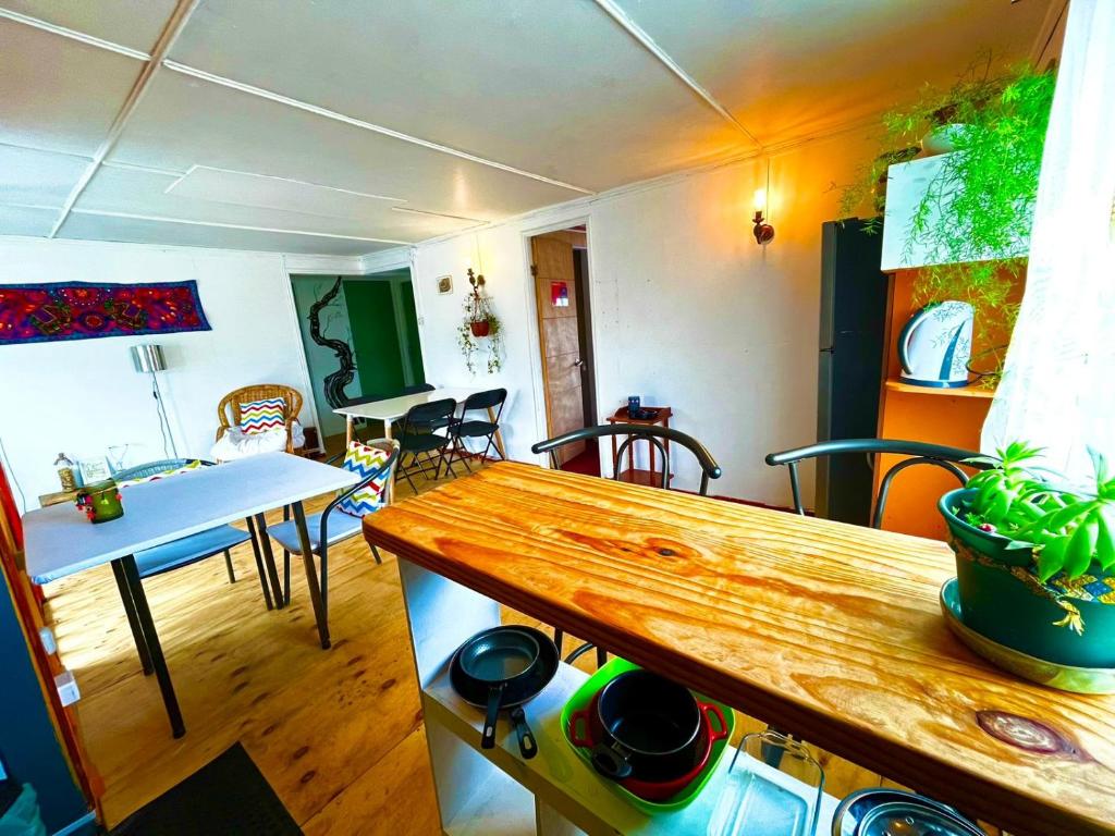 a kitchen and dining room with a table and chairs at Fungi Hostal in Coihaique