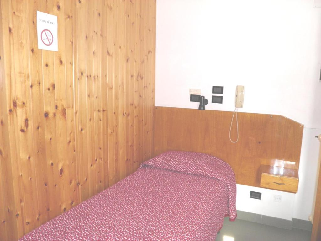 Postel nebo postele na pokoji v ubytování Albergo Tirolo