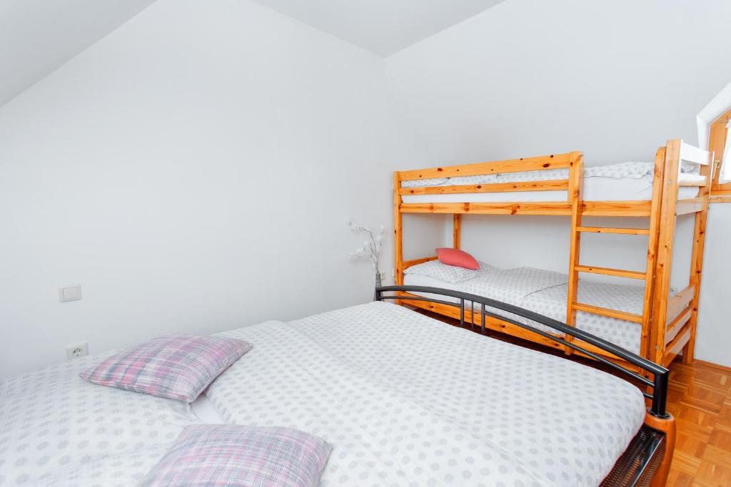 Postel nebo postele na pokoji v ubytování Apartments Prekmurska vas - Vital Resort