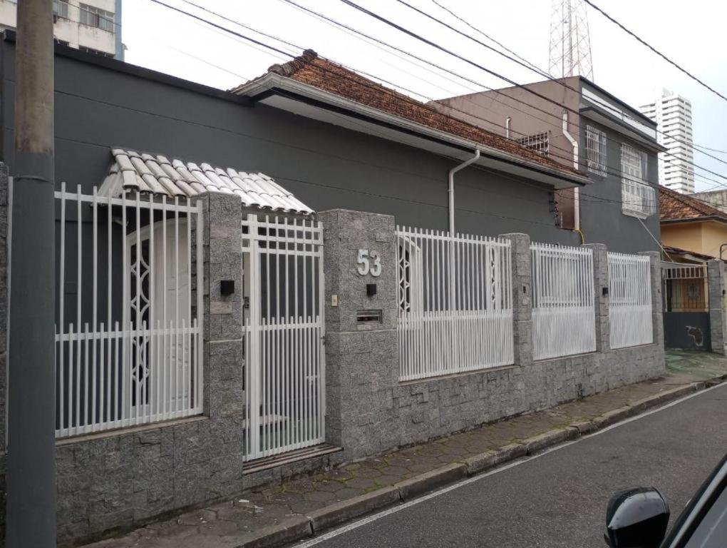 a white fence on the side of a house at Casa Nossa Senhora de Nazaré 2 in Belém
