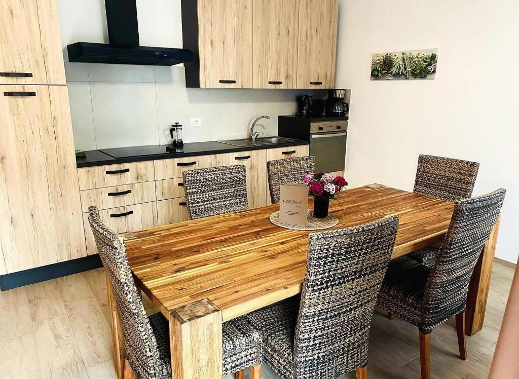 a kitchen with a wooden table and chairs at Villetta Moscal- Buon Gusto in Affi
