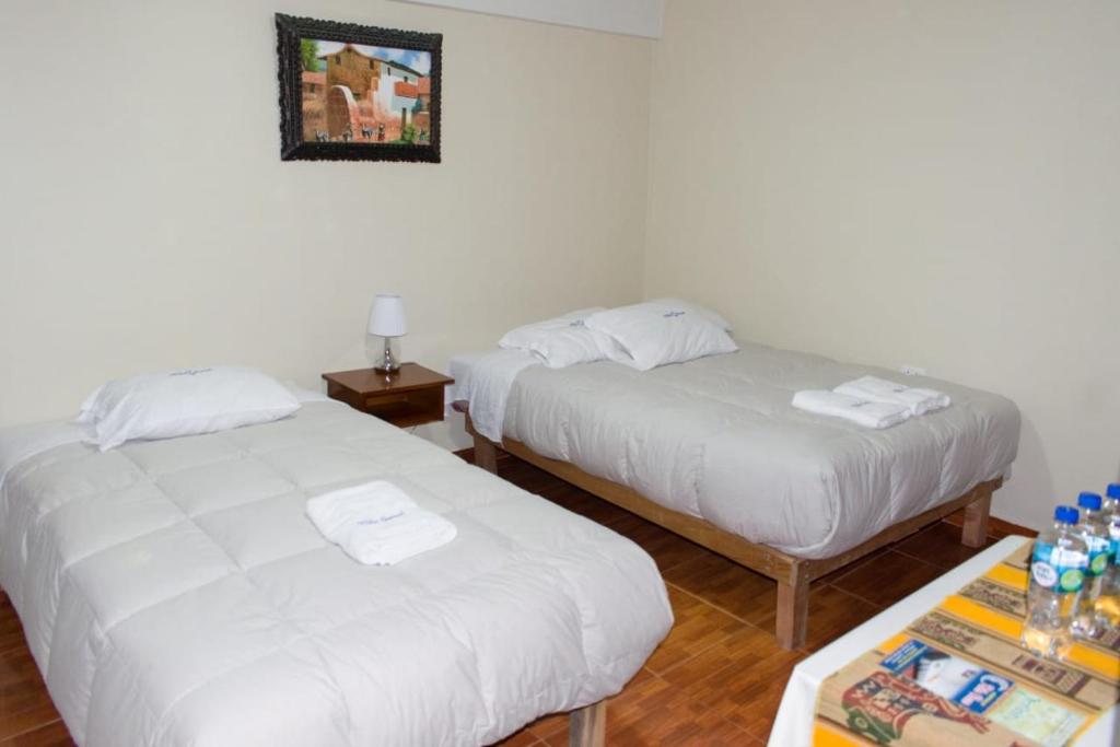 two beds sitting next to each other in a room at AMARU Palace in Machu Picchu