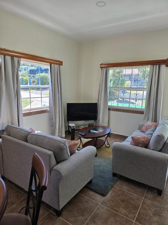 Cozy 1BR Apartment Near Downtown San Ignacio - WiFi, AC & designated work station