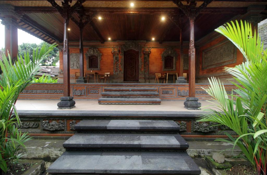 a large building with aasteryasteryasteryasteryasteryasteryasteryasteryasteryasteryastery at Selau Asry in Sidemen