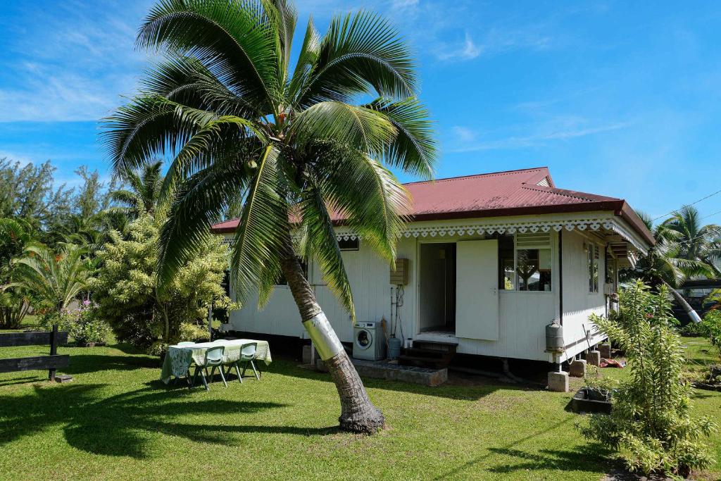 Cozy 2BR Steps from White Sand Beach in Moorea