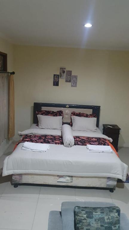 a bedroom with a large bed in a room at Deva'sya Room Rent Nusa Dua in Nusa Dua