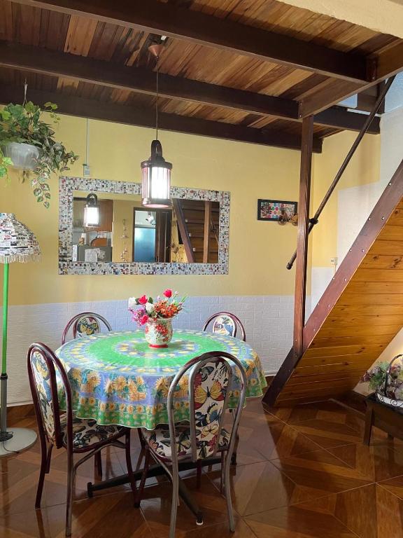 a dining room with a table and chairs at Apartamento in Barra del Chuy