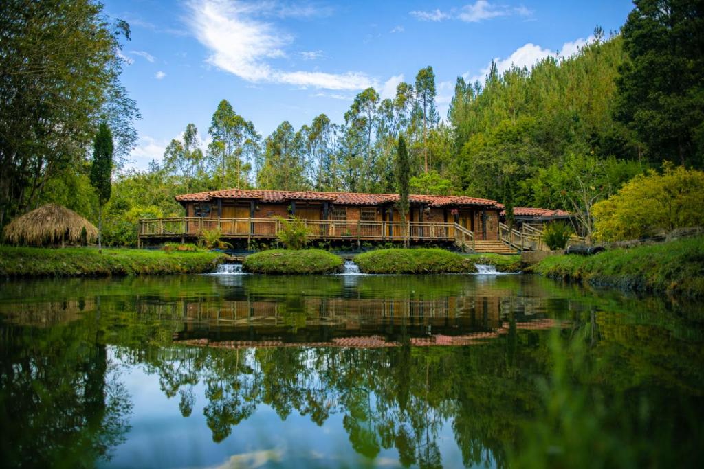 Refugio Natural - Cabañas Ecológicas con Jacuzzi, Guarne
