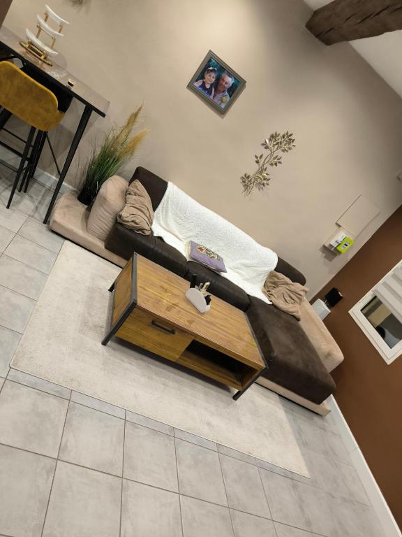 a living room with a couch and a table at Appartement Bellegarde in Bellegarde