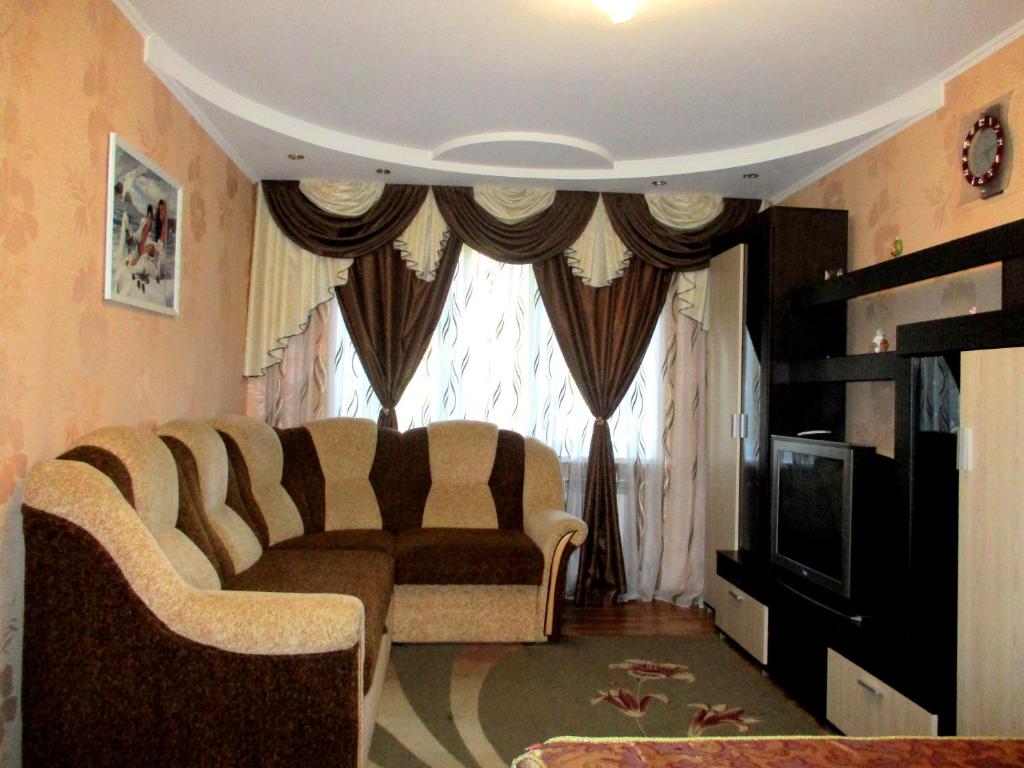 a living room with a couch and a television at Petropavlovskaya in Sumy