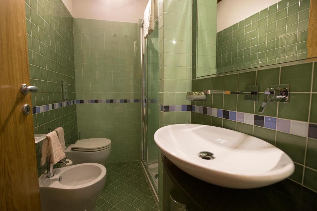 Palazzo Tronconi agriturismo - Camera Doppia Con Letti Singoli Con Vista Città