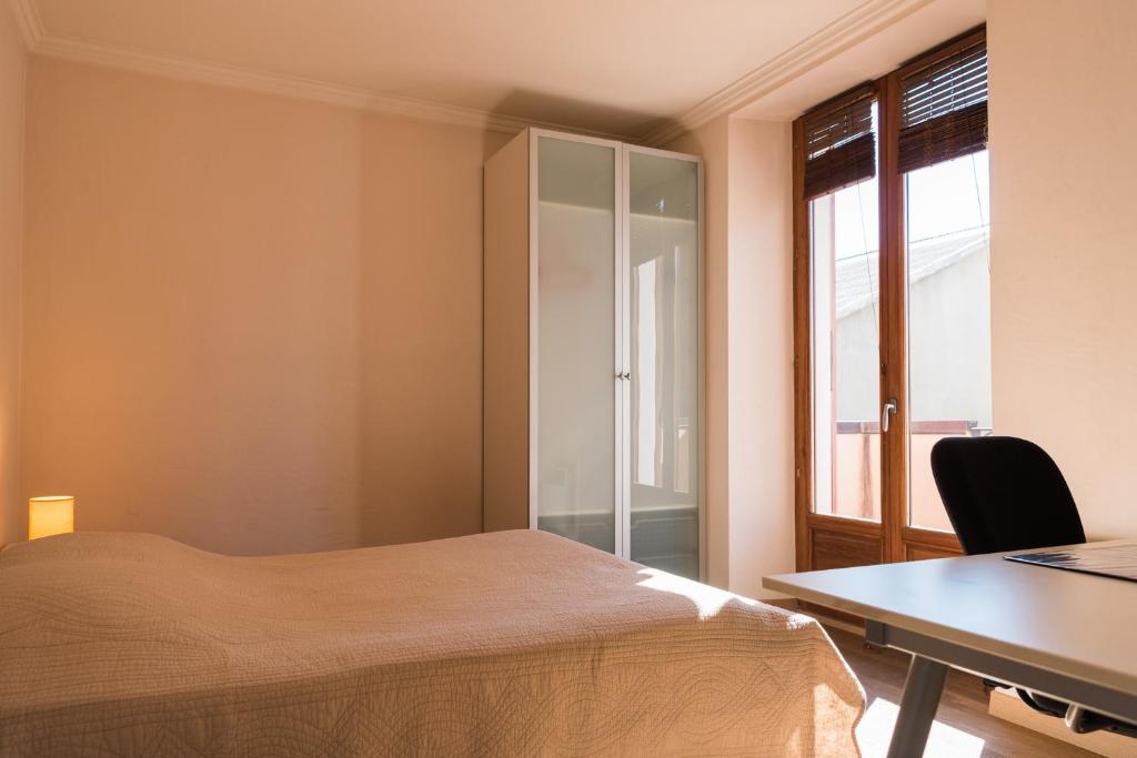 Les Z'hirondelles - Two-Bedroom Apartment (1-4 Adults)