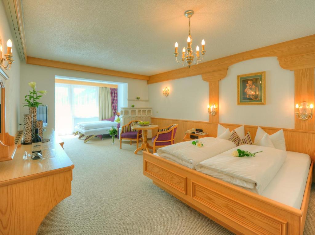 Postel nebo postele na pokoji v ubytování Hotel Verwall