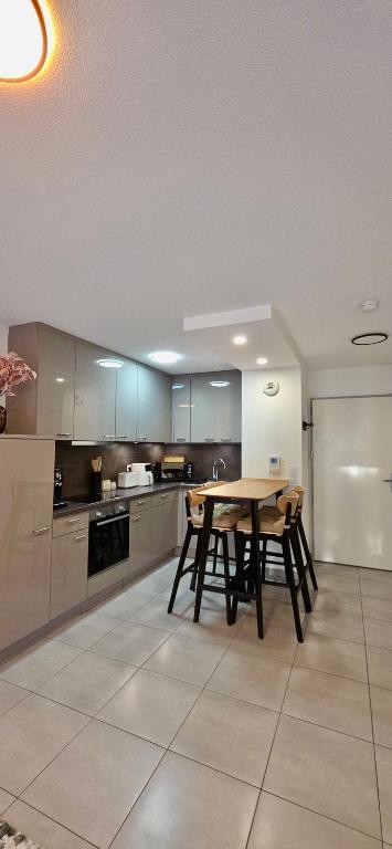 Holiday Suite City Center Airport Swiss Border Shopping mall – photo 12