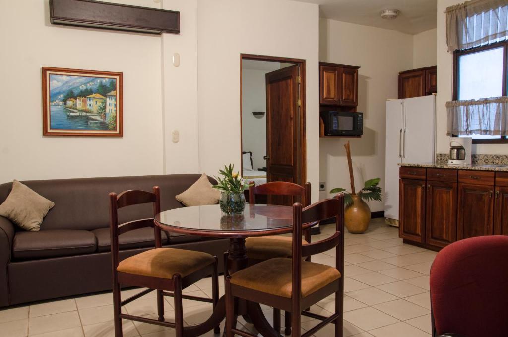 Kuchyň nebo kuchyňský kout v ubytování Hotel Plaza Real Suites & Apartments San Jose