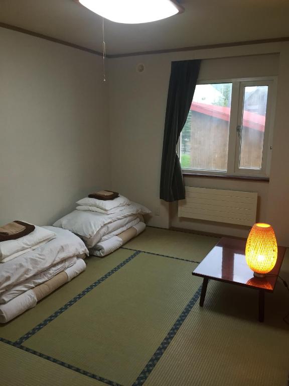 Postel nebo postele na pokoji v ubytování Absolute Niseko Lodge